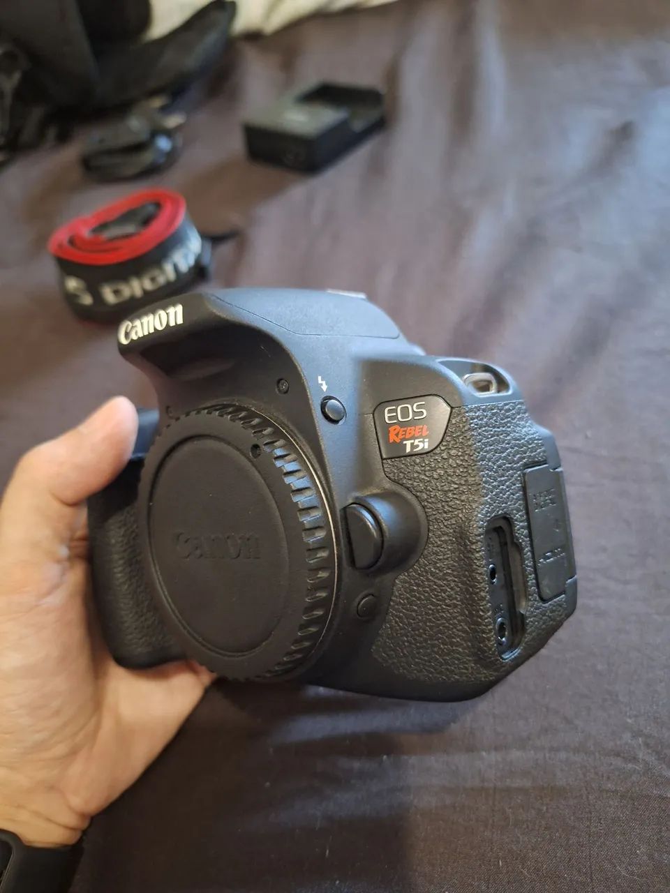 Câmera profissional Cânon Rebel EPS T5i usada - Foto 6