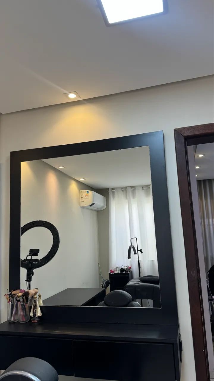 Painel com espelho e duas gavetas 