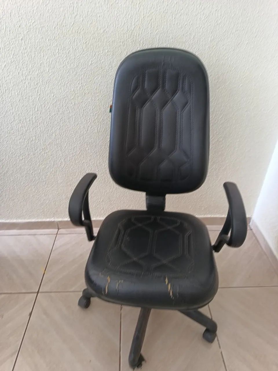 Cadeira com Rodinhas - Não Entrego.