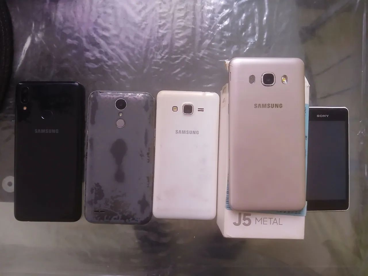 VENDO QUINTETO DE CELULARES COM DEFEITO PRA TÉCNICO DA ÁREA  - Foto 2