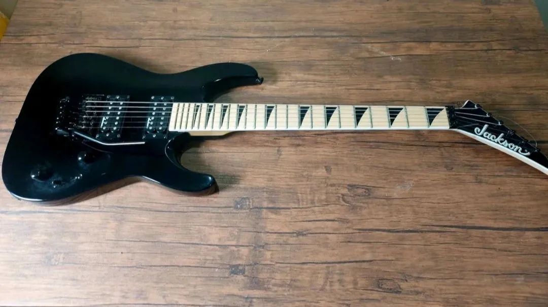 Guitarra Jackson Dinky JS32 - Foto 2