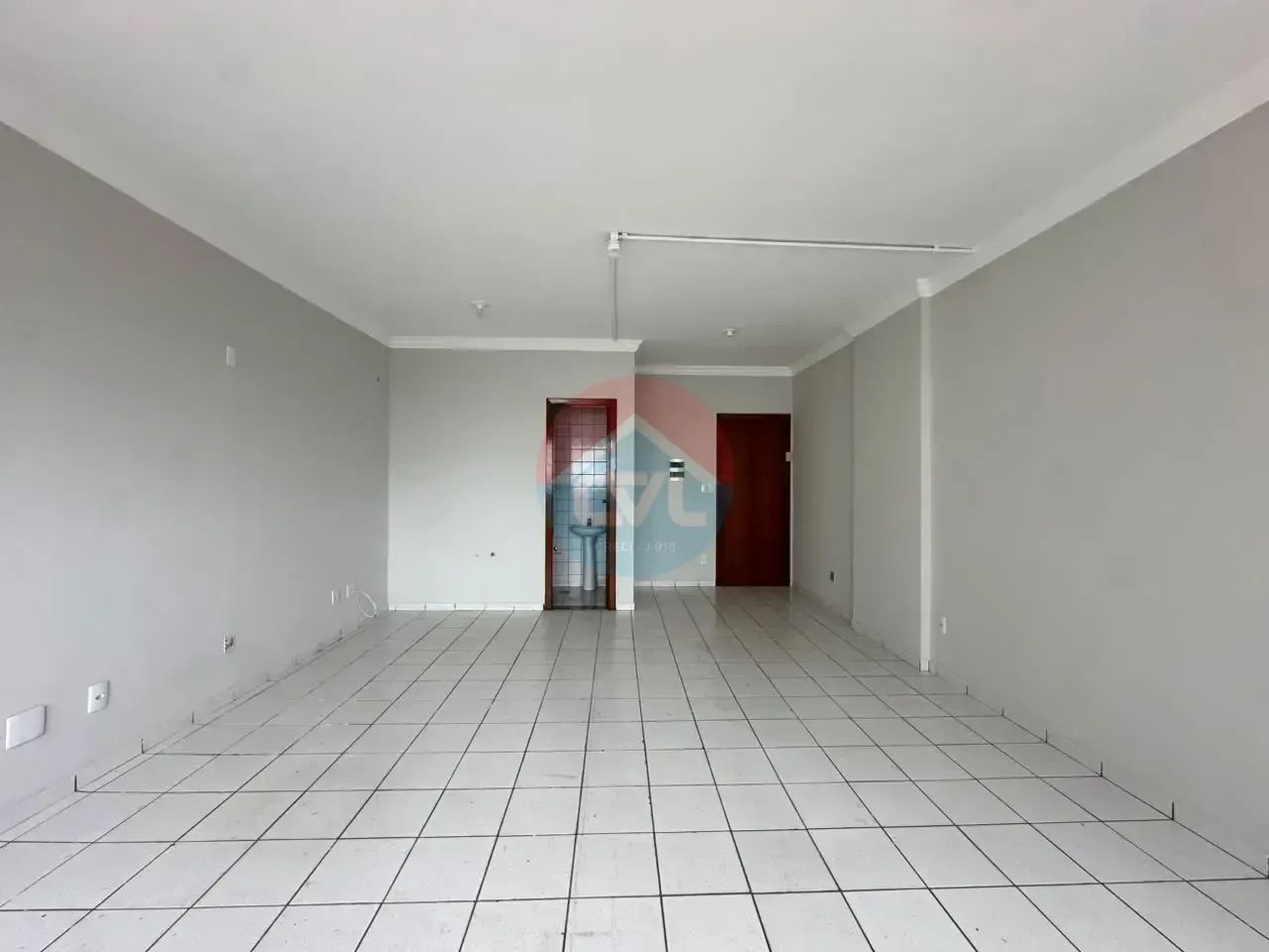 CUIABA OFFICE TOWER LOCALIZADO NO BOSQUE DA SAÚDE: SALA COM APROXIMADAMENTE 60M² EM ÓTIMA  - Foto 3