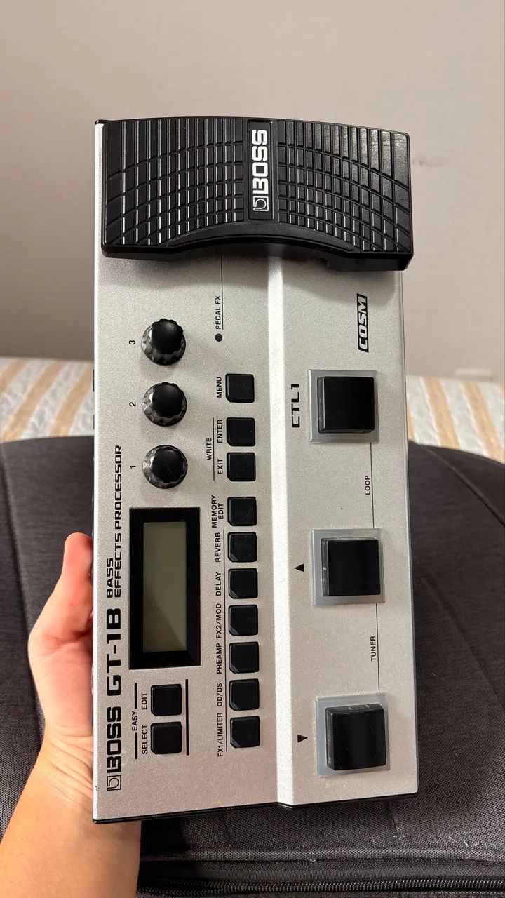 Pedal de efeito Boss Bass Effects Processor GT-1B cinza - Foto 4
