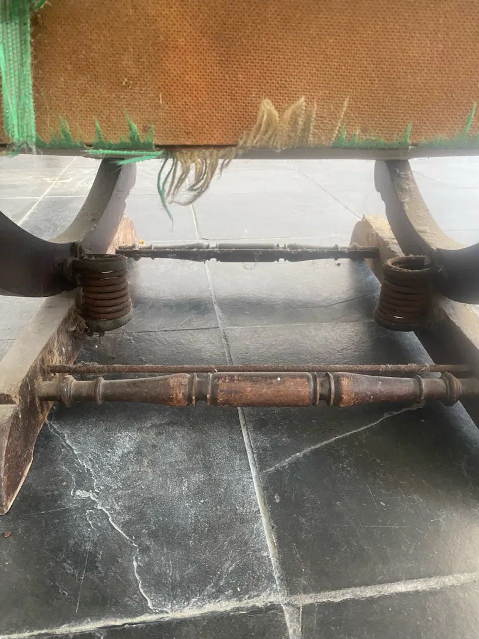 Vendo cadeira de balanço antiga  - Foto 2