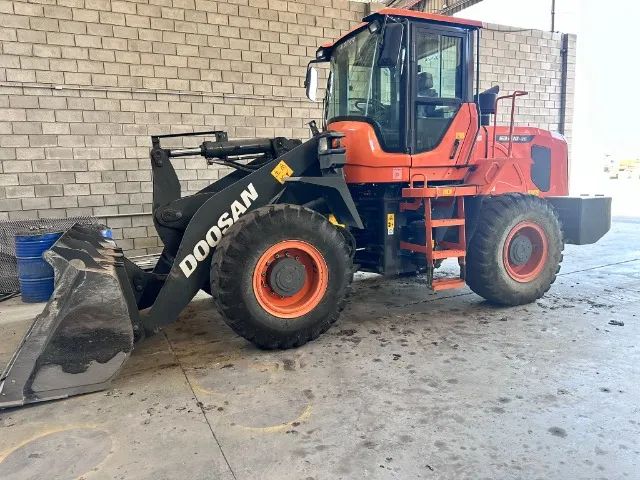 Pá Carregadeira Doosan SD200-3C Ano 2023