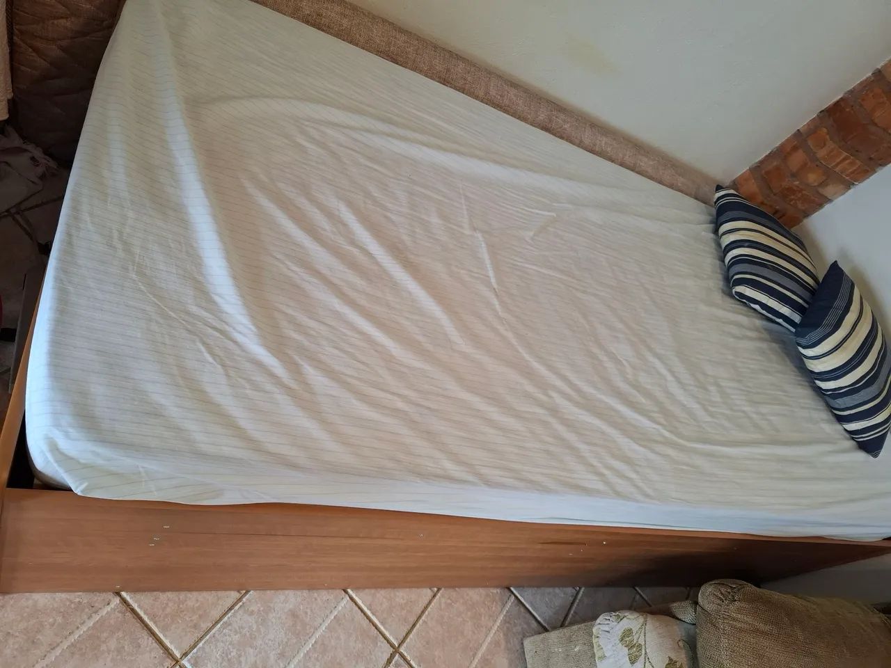 Cama solteiro baú 