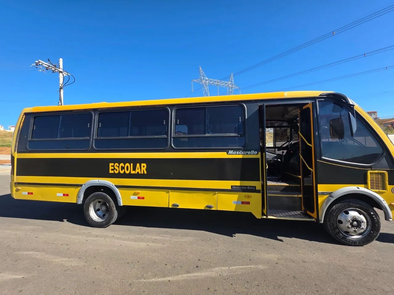 Vendo microônibus padrão escolar 32 lugares 