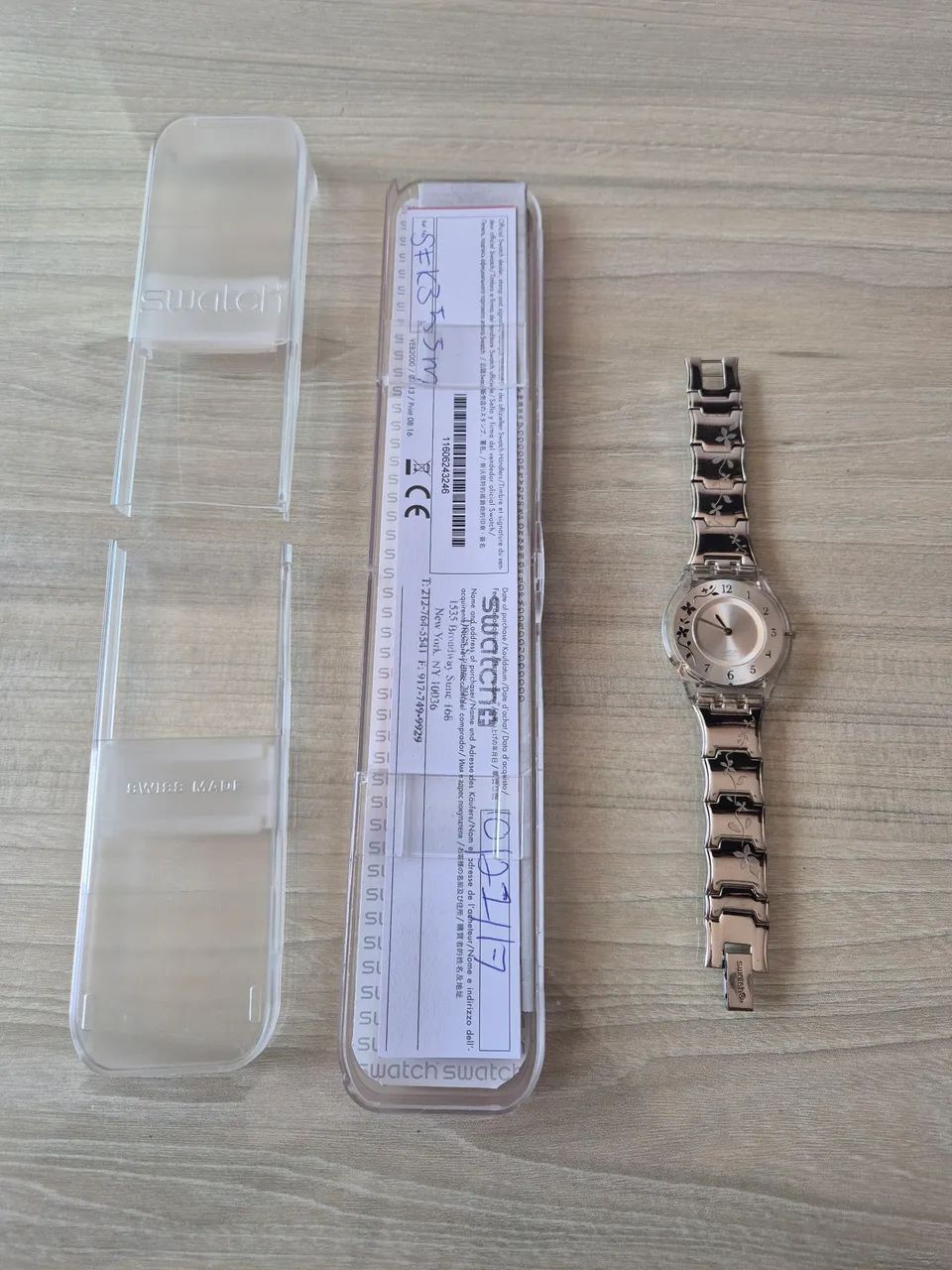 Relógio Swatch Feminino prata - Foto 4