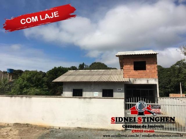Casa na Praia, 02 dormitórios, laje, piso cerãmico e terreno todo murado