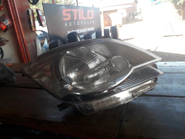 Farol dianteiro direito GM cobalt usado original