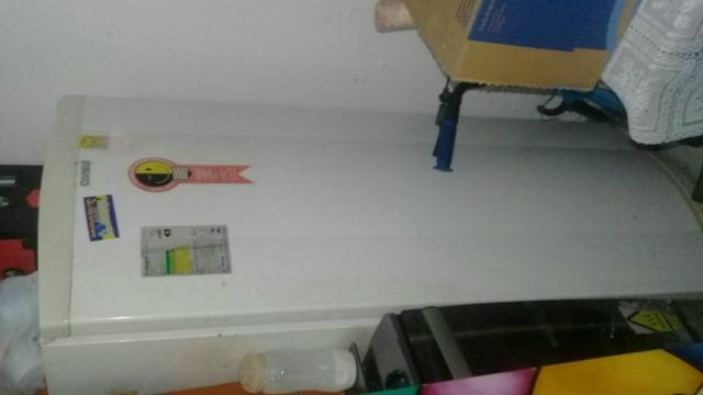 Vende-se ou troco essa geladeira por um celular