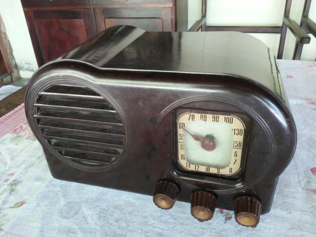 Radio antigo valvulado caixa de Baquelite Argentino