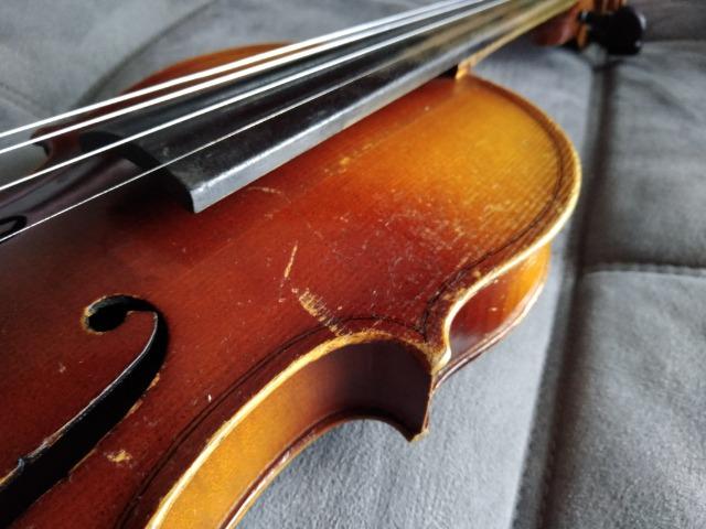 Violino antigo Tcheco, com case e arco. Possui etiqueta interna - Foto 4