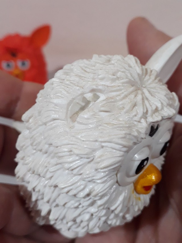 Brinquedo Furby coleção Hasbro 2013 (O branco falta uma orelha) - Foto 6