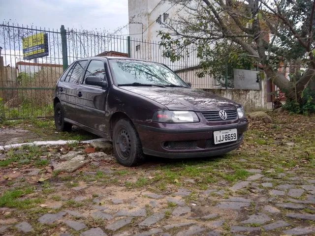 Gol 2003 com som personalizado, rodas 18 e rebaixado