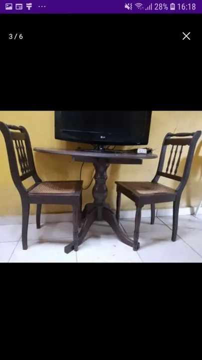 Linda Mesa meia lua antiga com 2 cadeiras
