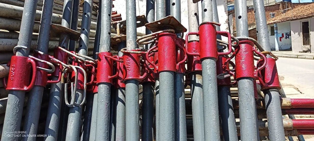 Vendo escoras metálicas 