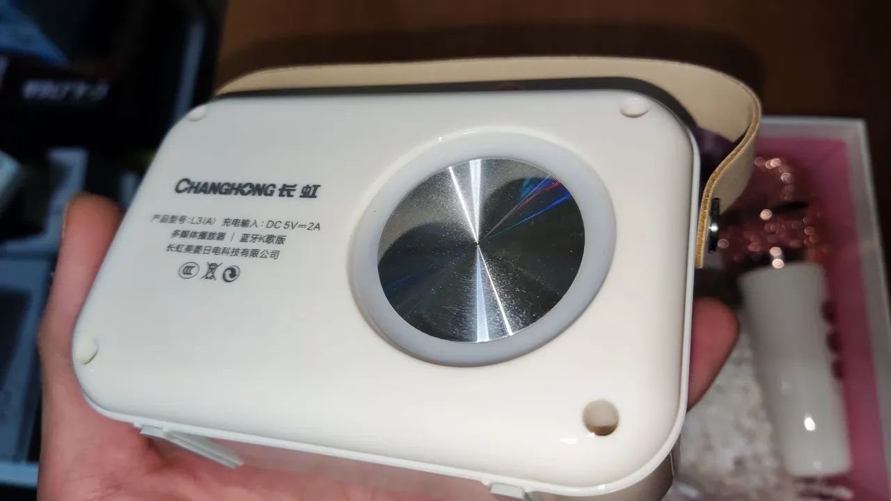 Mini Karaokê retrô com 2 microfone sem fio vintage - Foto 3