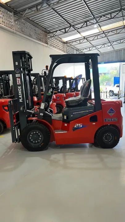 LOCAÇÃO DE EMPILHADEIRA DE 2,5 TONELADAS