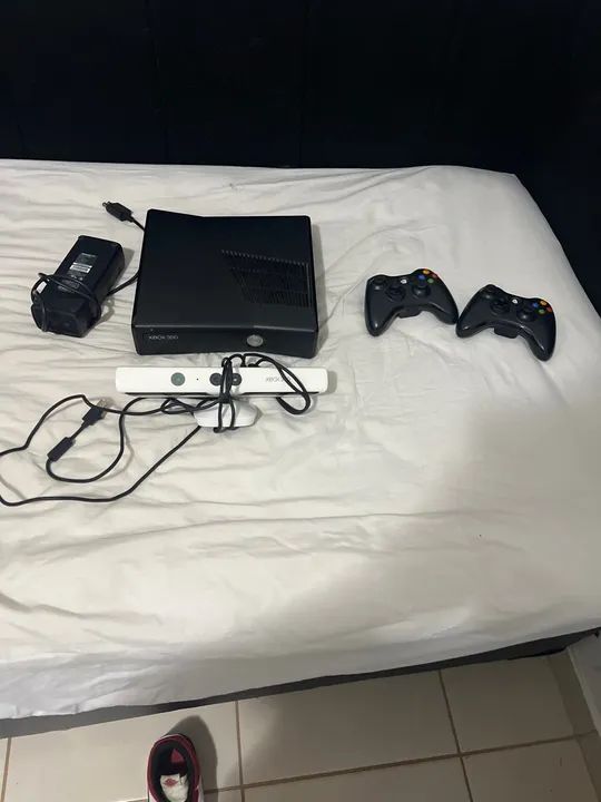 Xbox 360 com kinect e 4 Jogos- 110V