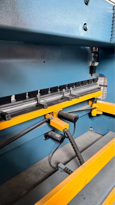 Dobradeira CNC GASPARINI 100ton - Foto 4