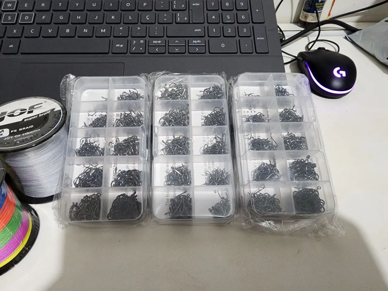 Caixa de Anzóis de Pesca - Kit com 600 anzois Aço Carbono
