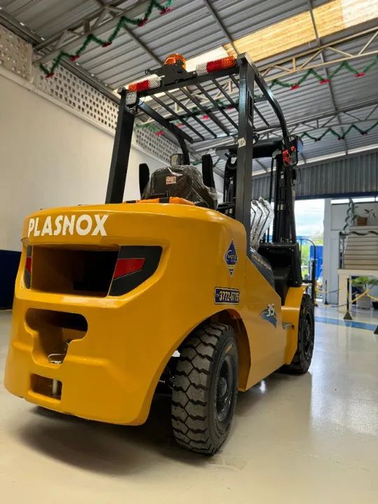 Empilhadeira Plasnox Cabinada| Nova| 3.500kg| Diesel | Torre 4.7mts