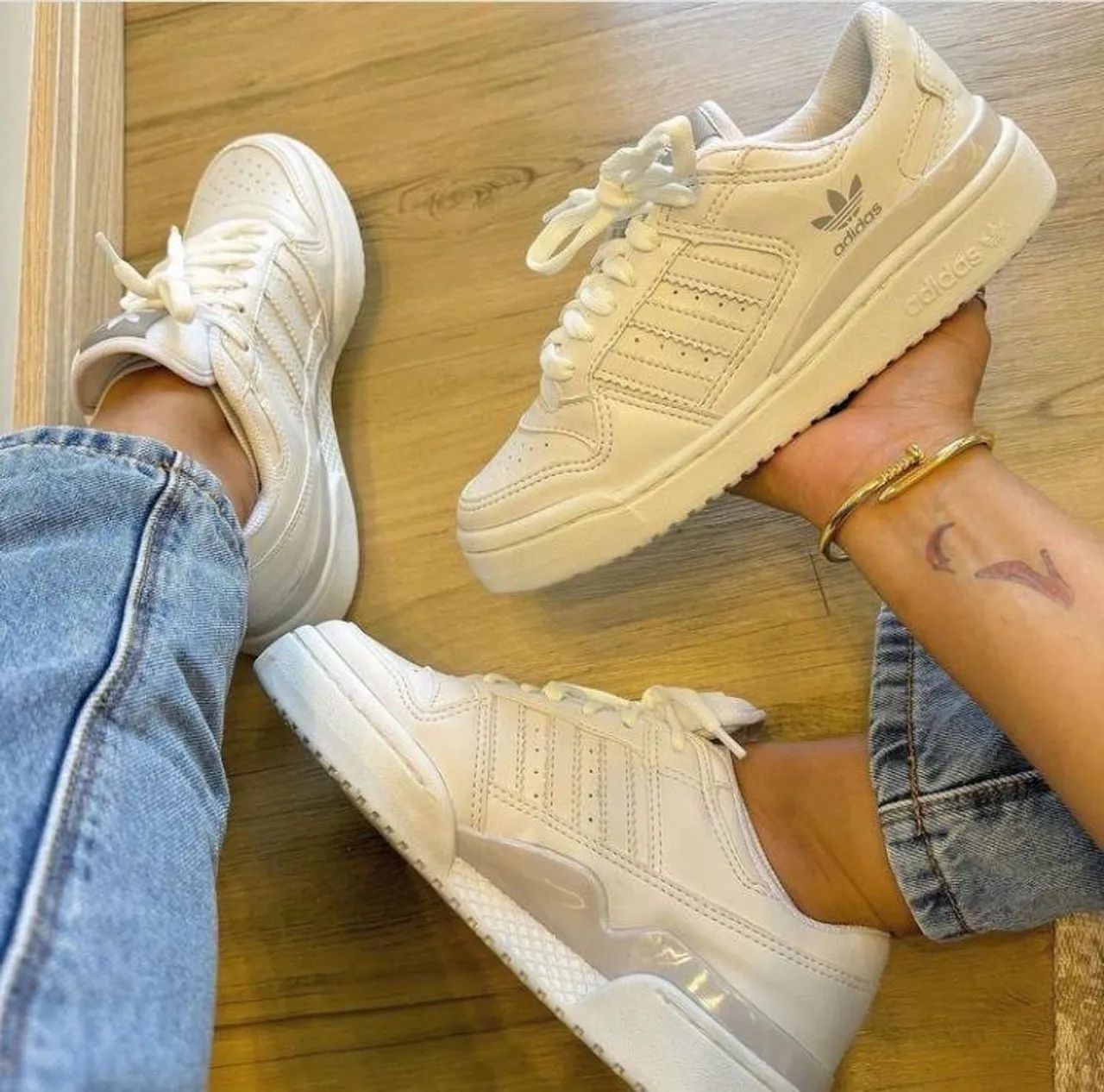 Tenis adidas branco R$140,00