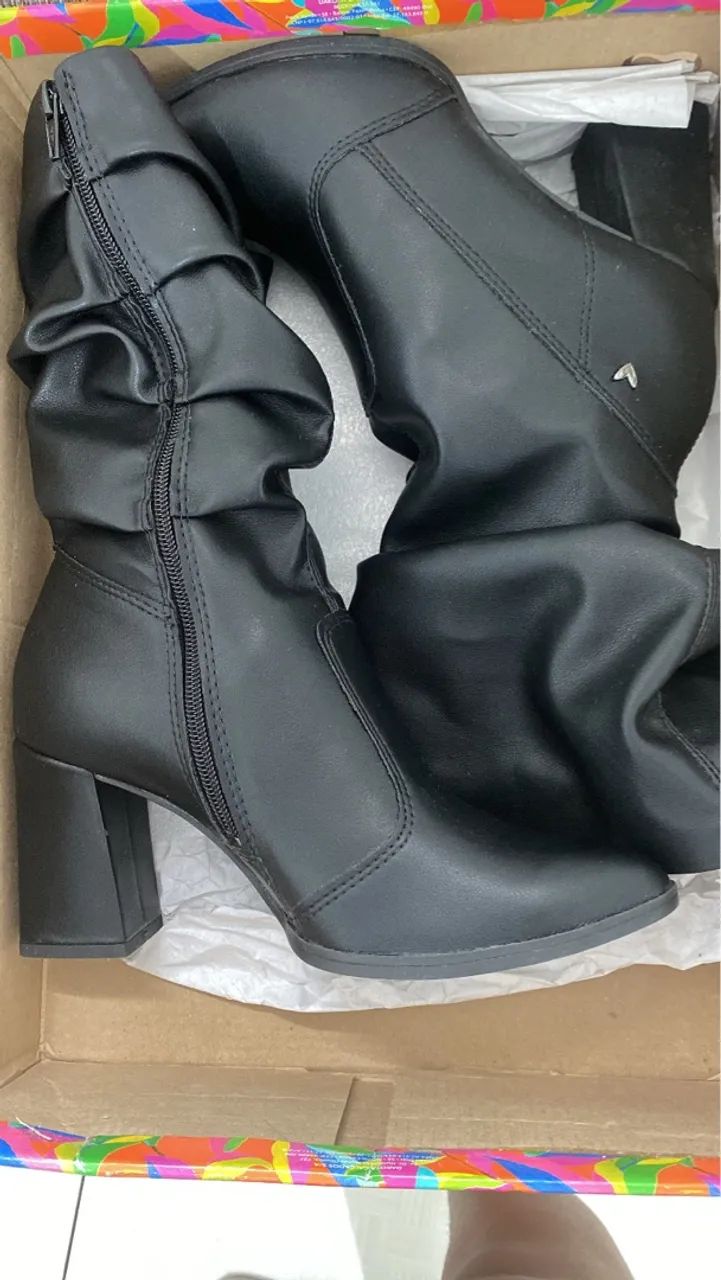 Bota Feminina Cano Longo Preta com Zíper