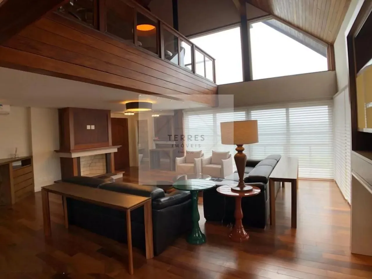 Duplex para venda tem 256 metros quadrados com 5 quartos em Centro - Gramado - RS