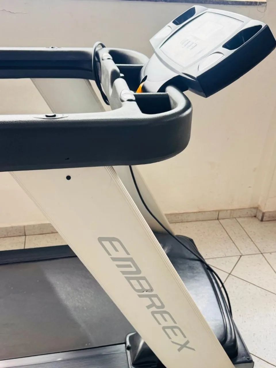 Esteira Ergométrica Profissional Embreex 800 AL - 0 - Parcelo no cartão com Juros - Foto 2