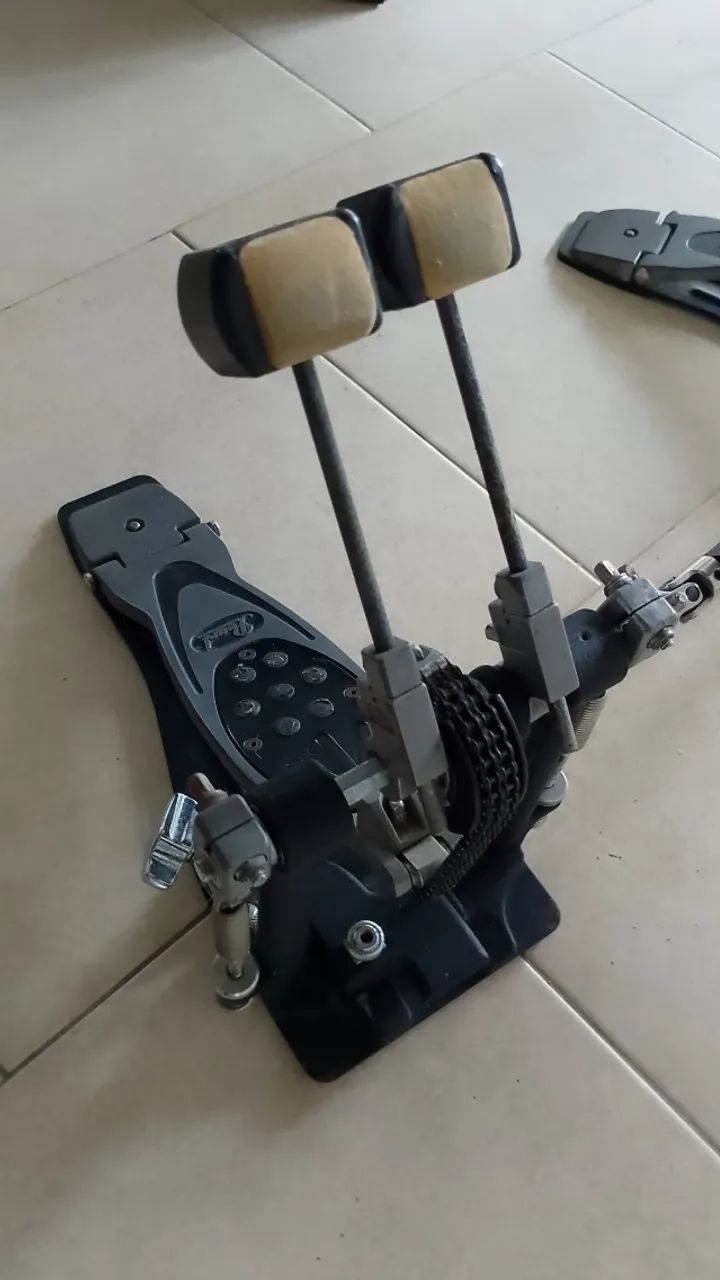 Pedal duplo de bateria Pearl Eliminator