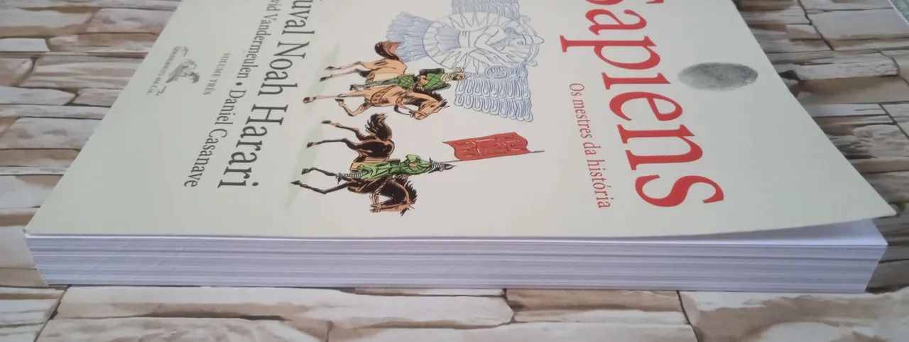 Livro Sapiens: Os Mestres da história( Edição em quadrinhos), de Yuval Noah Harari. - Foto 4