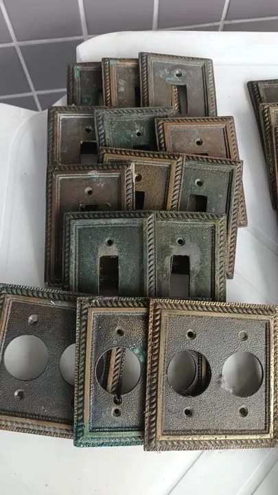 Tomadas e Interruptores Vintage em Bronze - lote 14 peças