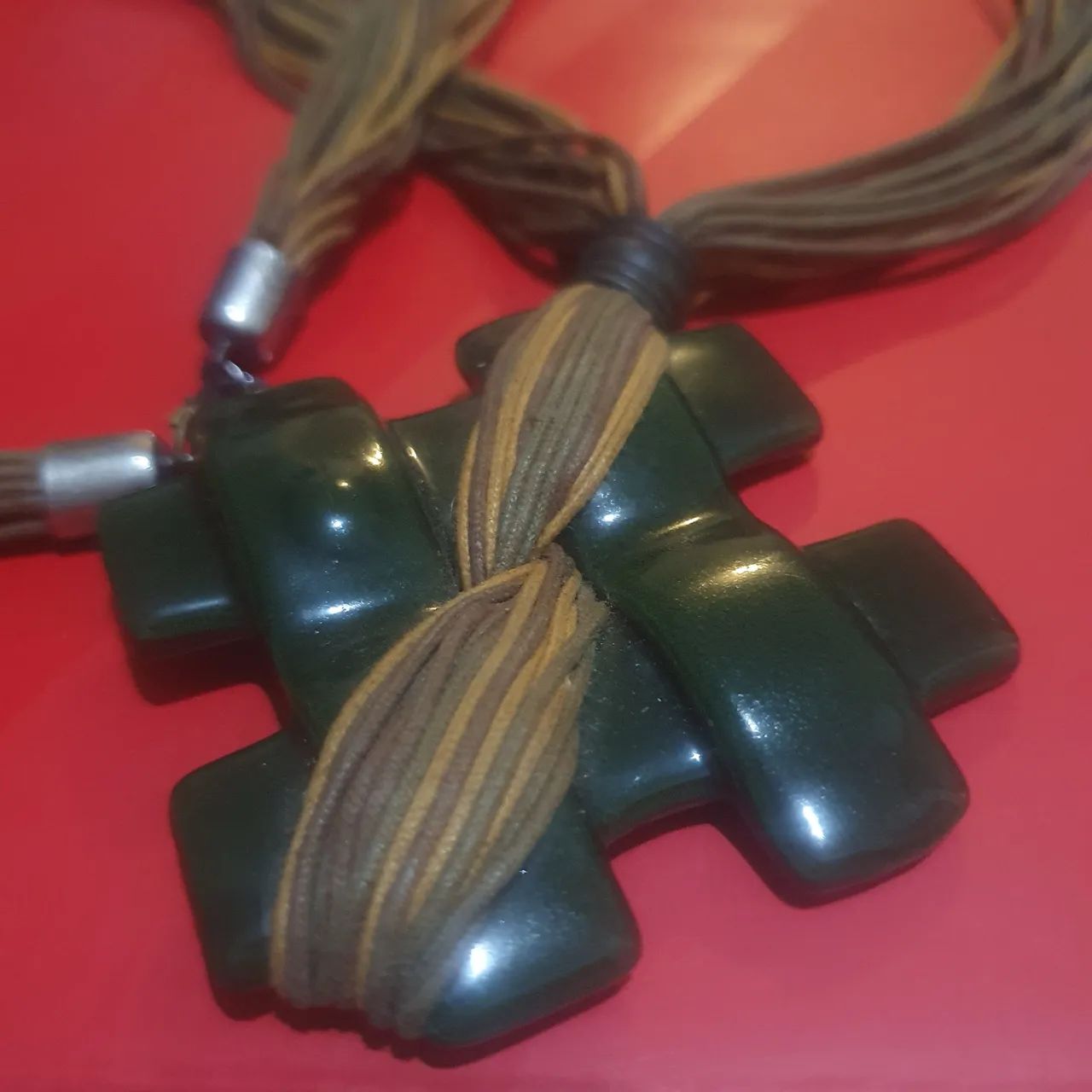 Colar com Pingente resina acrílica Verde musgo. - Foto 2