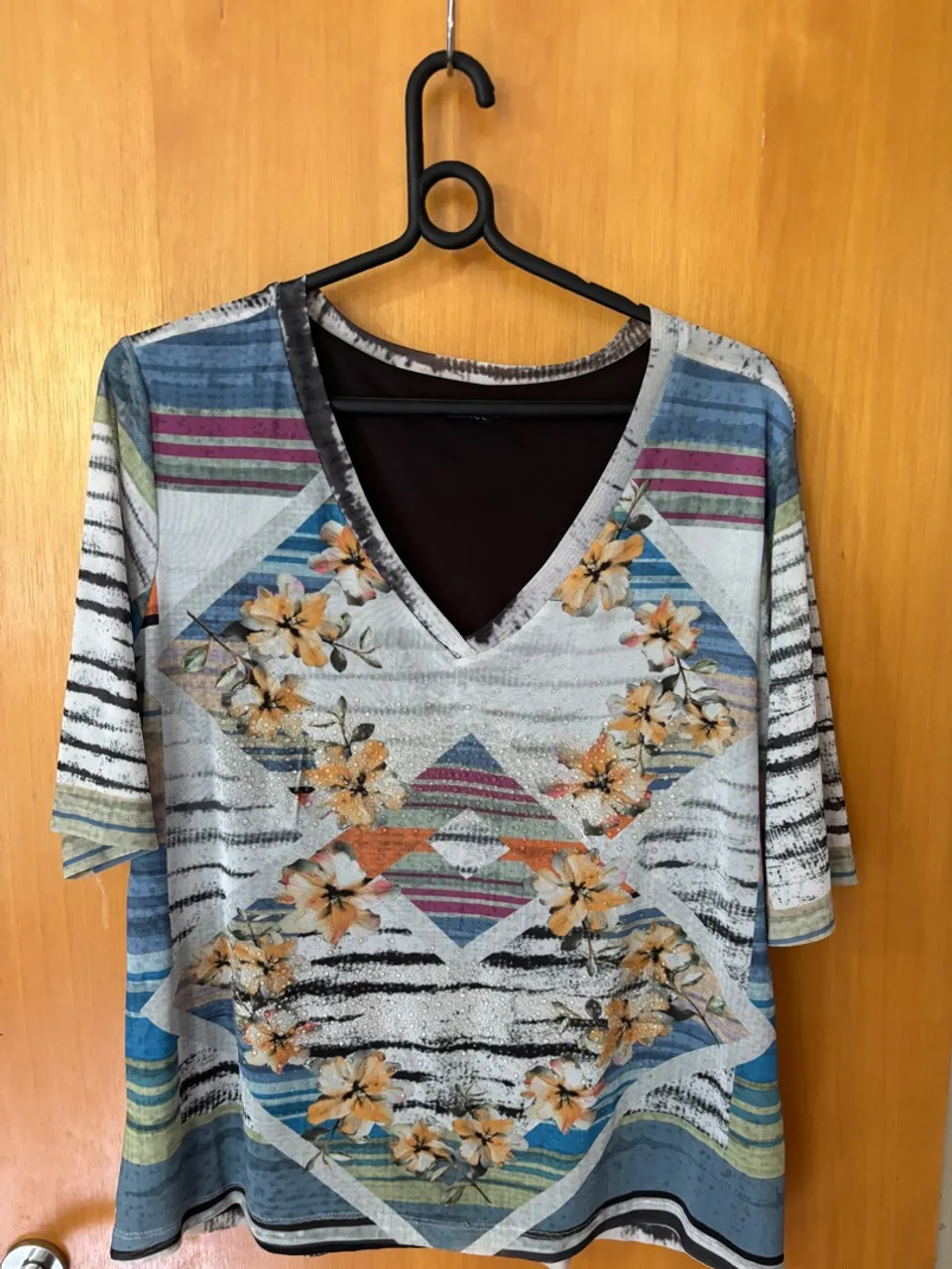 Blusa Feminina Estampada com Decote V