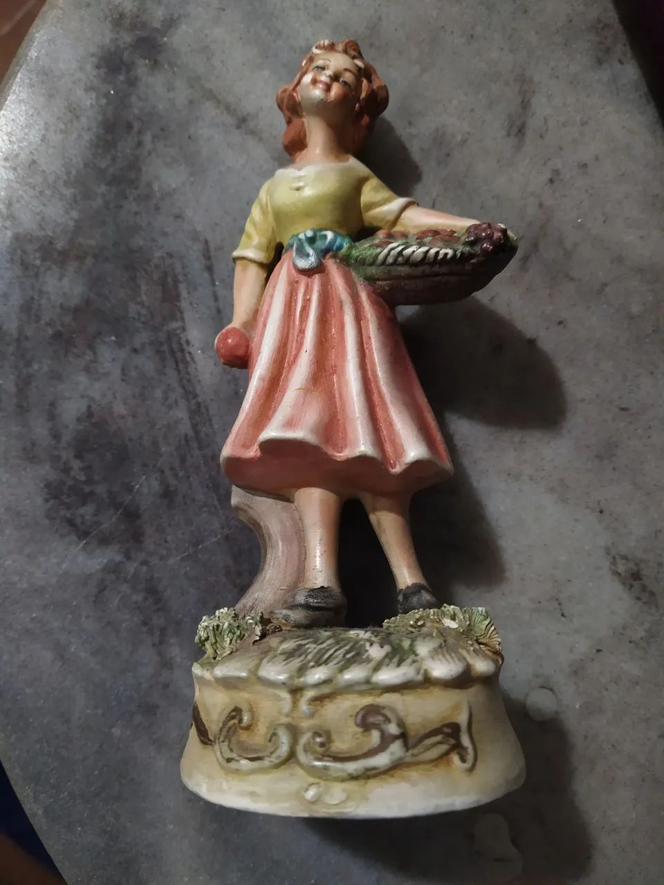 Linda Estatueta de resina importada da Itália 