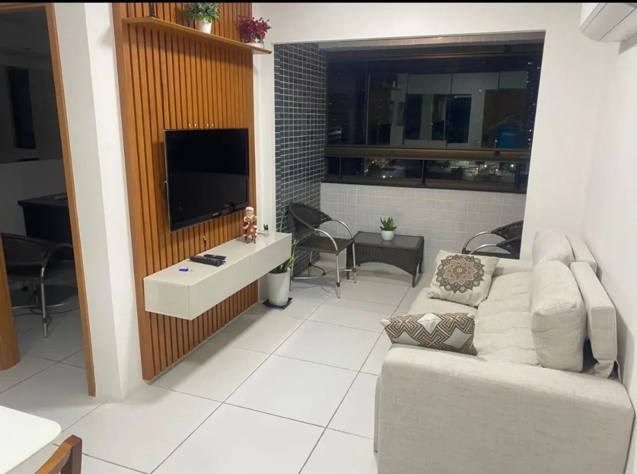 Imóvel para aluguel possui 57 metros quadrados com 2 quartos em Graças - Recife - PE