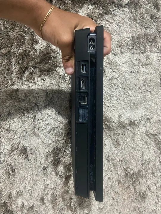 Playstation 4 com 2 jogos e controle - Foto 3