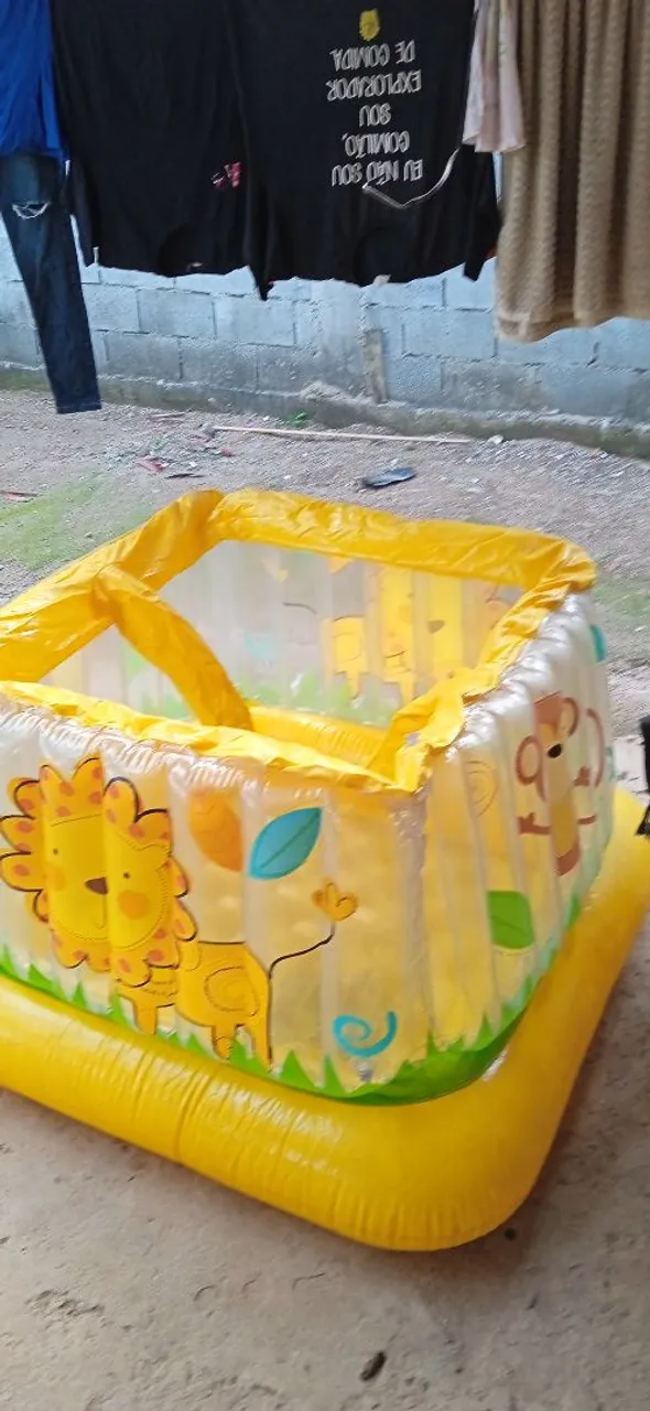 Piscina Inflável Infantil com Desenhos de Animais