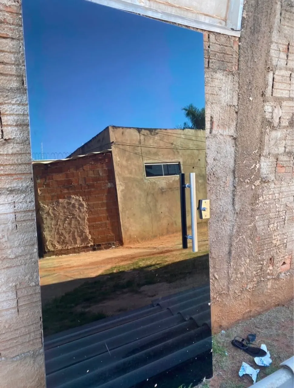 Porta de Vidro Espelhada - Elegância e Modernidade