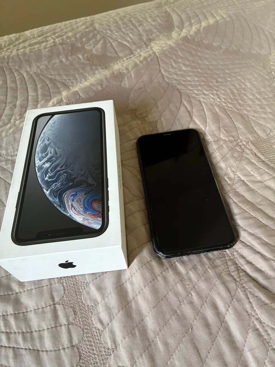 iPhone XR 128 gb preto marcas de uso no corpo olhe as fotos