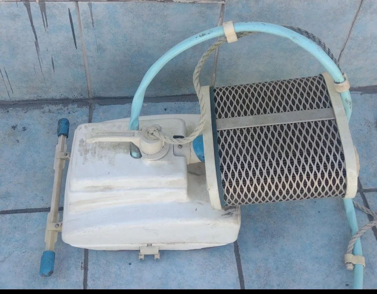 Robô para limpar de piscina 