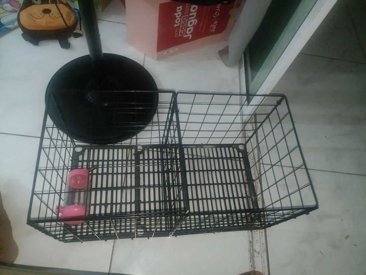 Gaiola com bebedouro para coelho ou porquinho da índia.