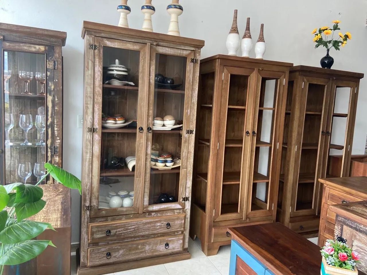 Cristaleira em madeira  - Foto 2