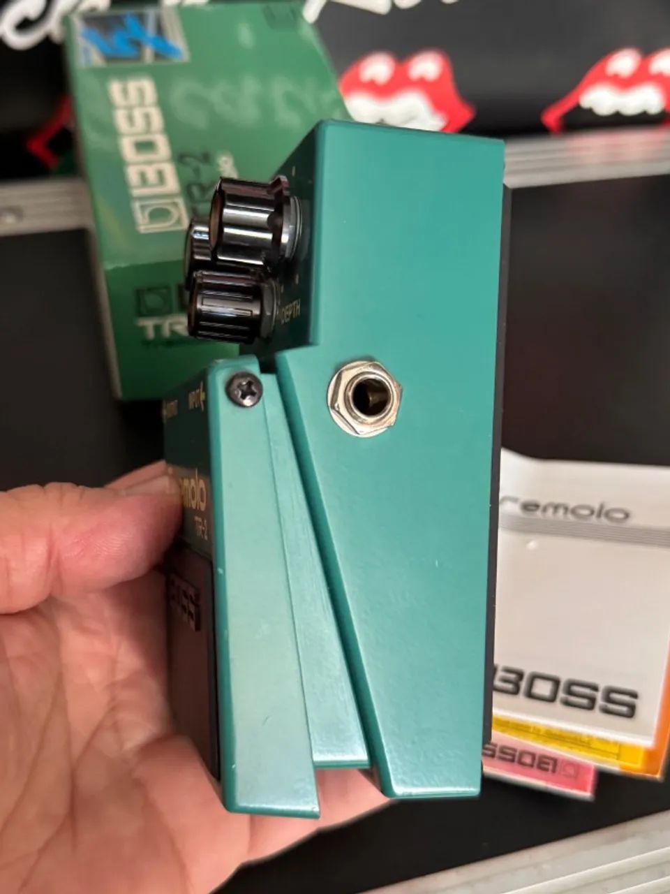 Pedal Boss TR-2 Tremolo + Plate  - Foto 2