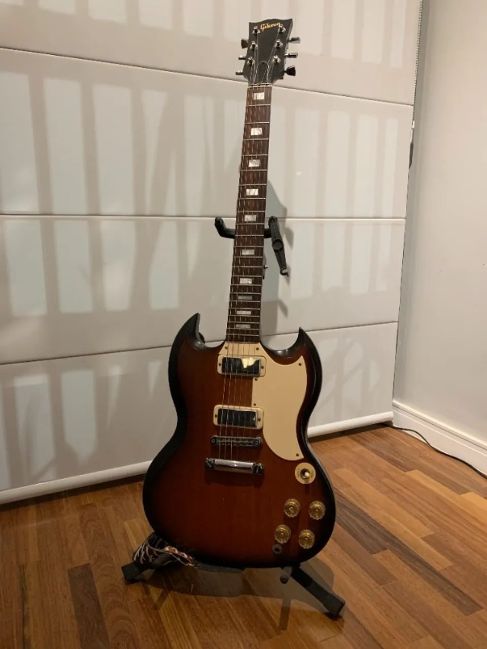 Guitarra Gibson SG (comprada na Alemanha)