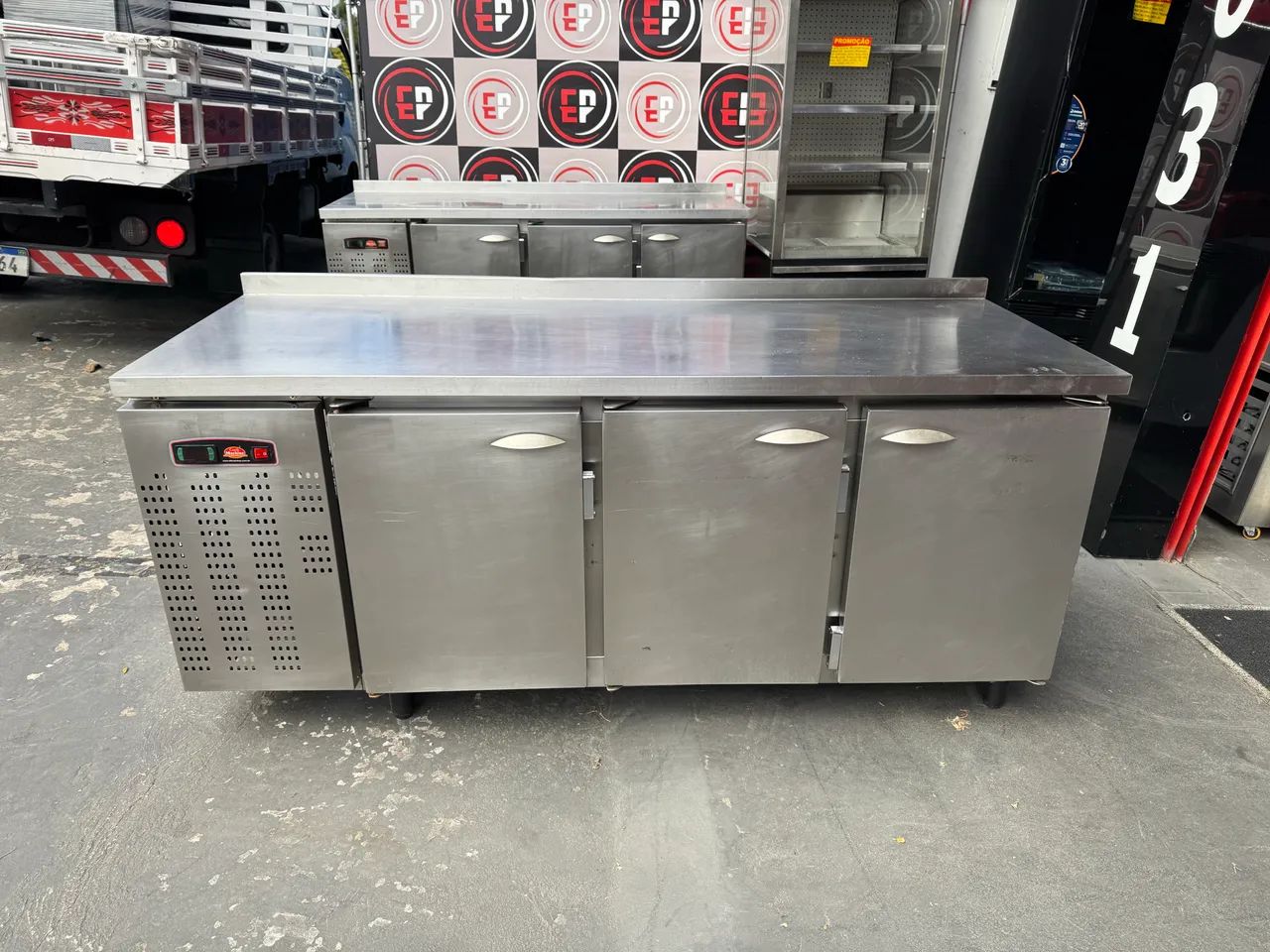 VENDO UM BALCÃO REFRIGERADO 3 PORTAS COOKMACHINE 