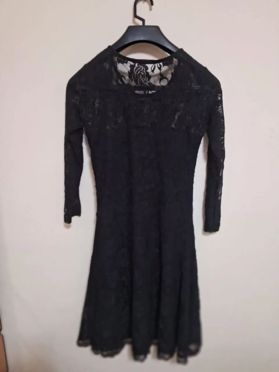 Vestido Preto de Renda Elegante