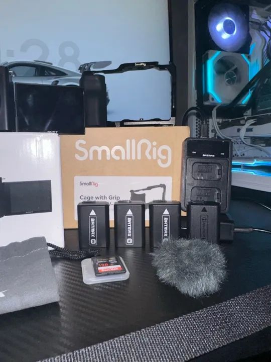 Sony Zv-E10 + Lente Viltrox 56mm/1.4 + 3 Baterias c/ Carregador Duplo + Smallrig + Brindes - Foto 2